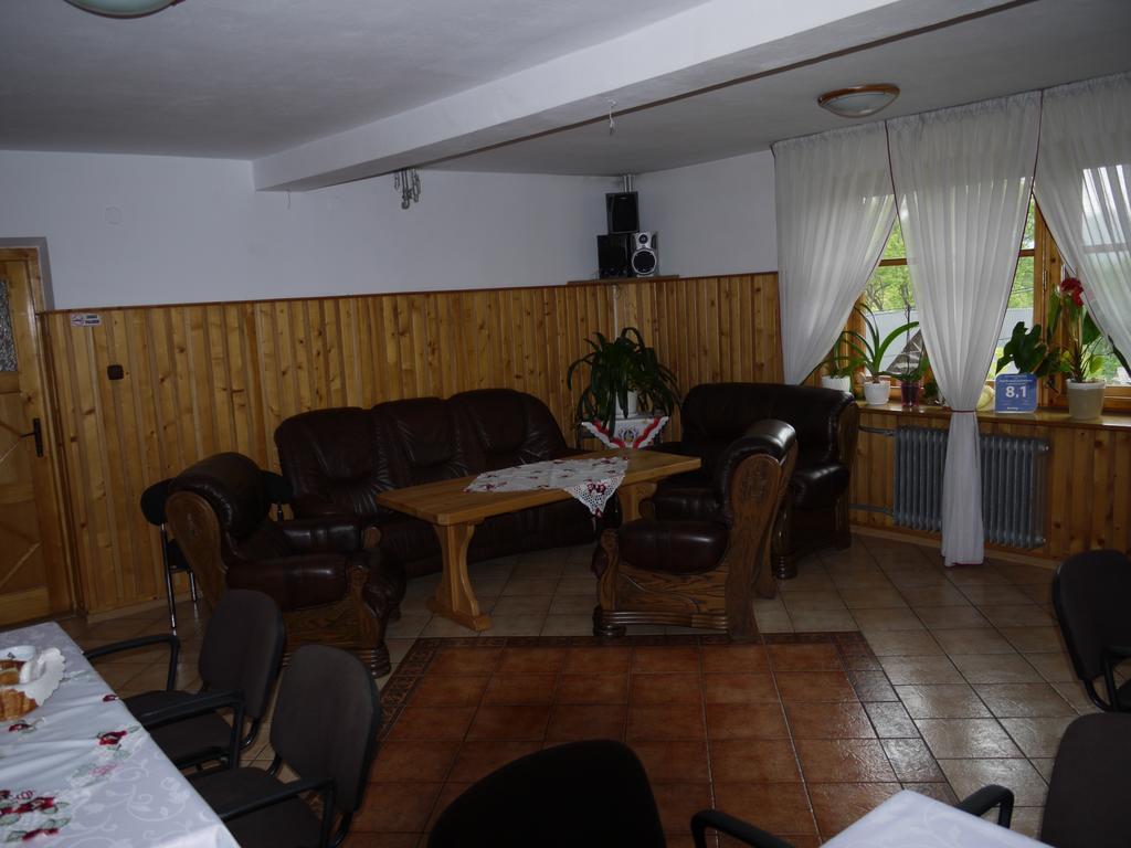 Dom Wczasowy Jesionkowka โปโรนิน ภายนอก รูปภาพ